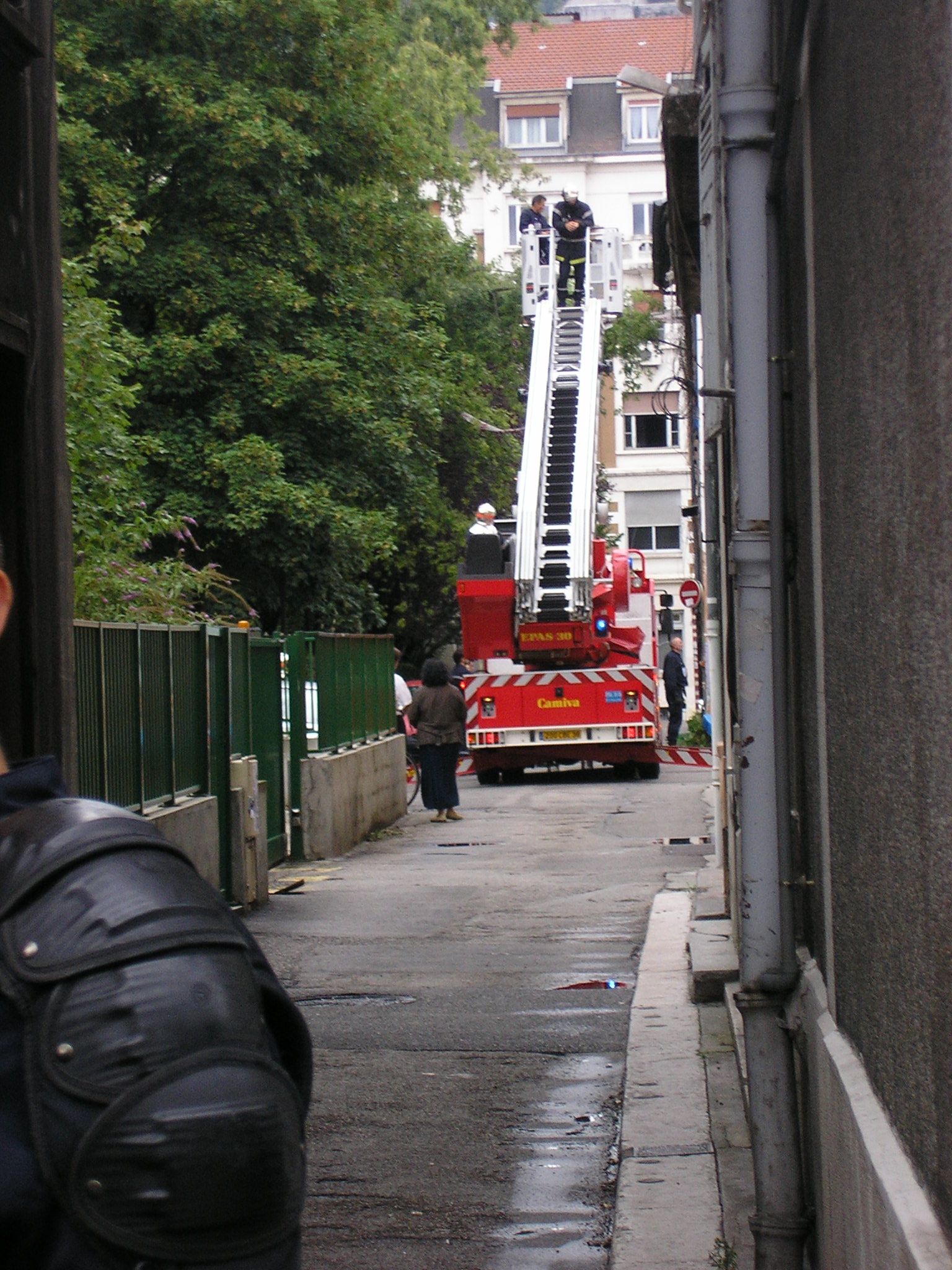 2005-08-02_Expulsion_400_pompiers_flics_f